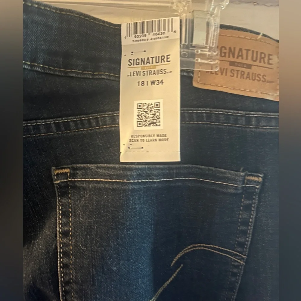 Levi’s jeans. Women’s Signature - Picture 8 of 12
